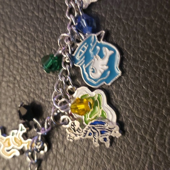DR. SEUSS FAUX GEM BRACELET. - Picture 2 of 7